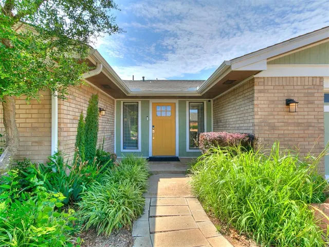 Photo 3 — 6112 Shaftsbury Road, Oklahoma City, OK 73132