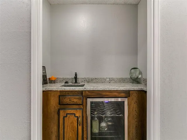 Photo 7 — 6112 Shaftsbury Road, Oklahoma City, OK 73132