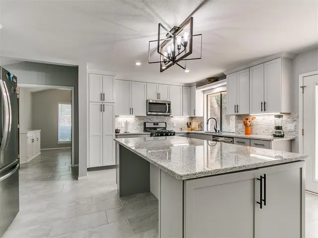 Photo 8 — 6112 Shaftsbury Road, Oklahoma City, OK 73132