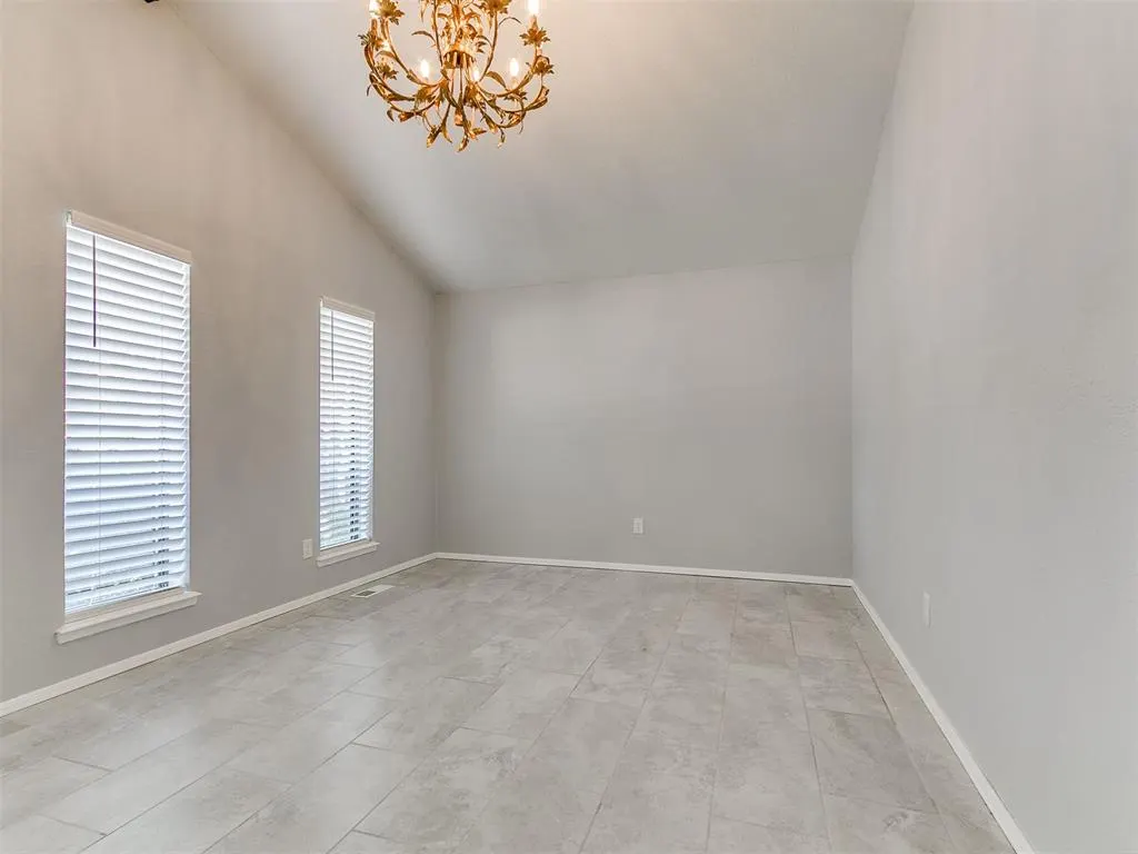 Photo 11 — 6112 Shaftsbury Road, Oklahoma City, OK 73132