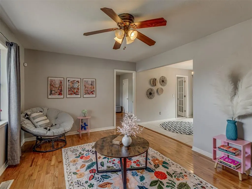 Photo 2 — 300 N Fretz Avenue, Edmond, OK 73003