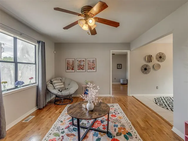 Photo 4 — 300 N Fretz Avenue, Edmond, OK 73003