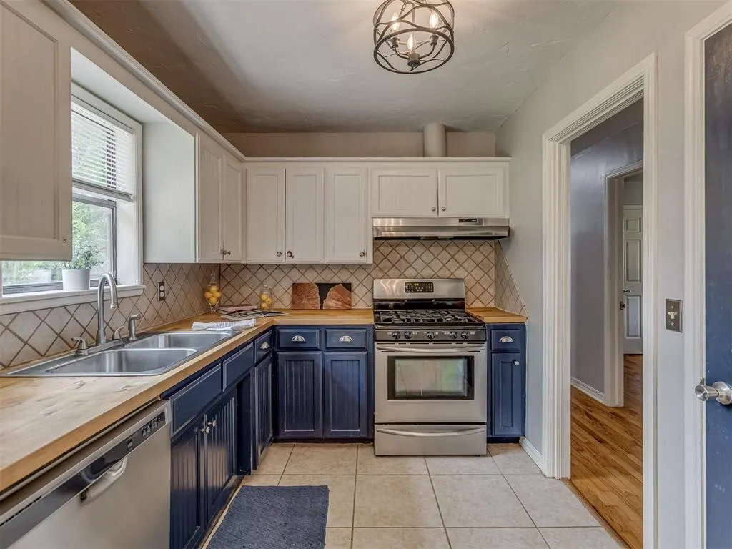 Photo 5 — 300 N Fretz Avenue, Edmond, OK 73003