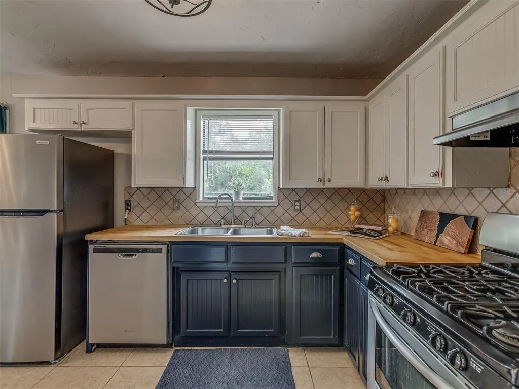 Photo 6 — 300 N Fretz Avenue, Edmond, OK 73003