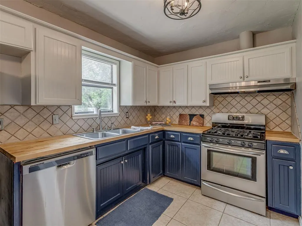 Photo 7 — 300 N Fretz Avenue, Edmond, OK 73003