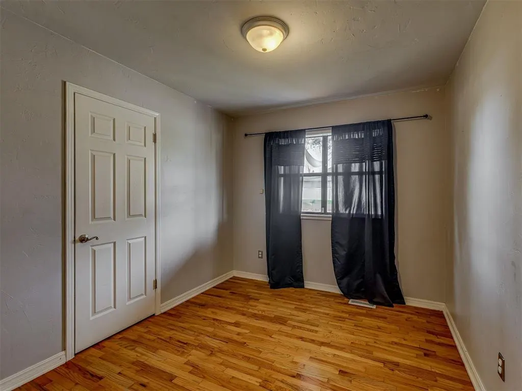 Photo 17 — 300 N Fretz Avenue, Edmond, OK 73003