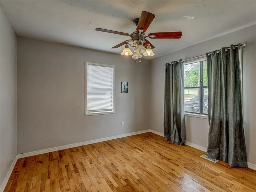 Photo 18 — 300 N Fretz Avenue, Edmond, OK 73003