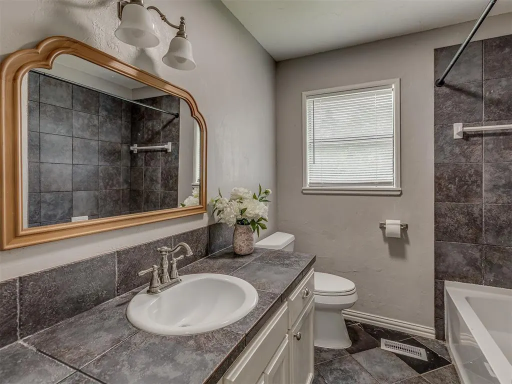 Photo 20 — 300 N Fretz Avenue, Edmond, OK 73003