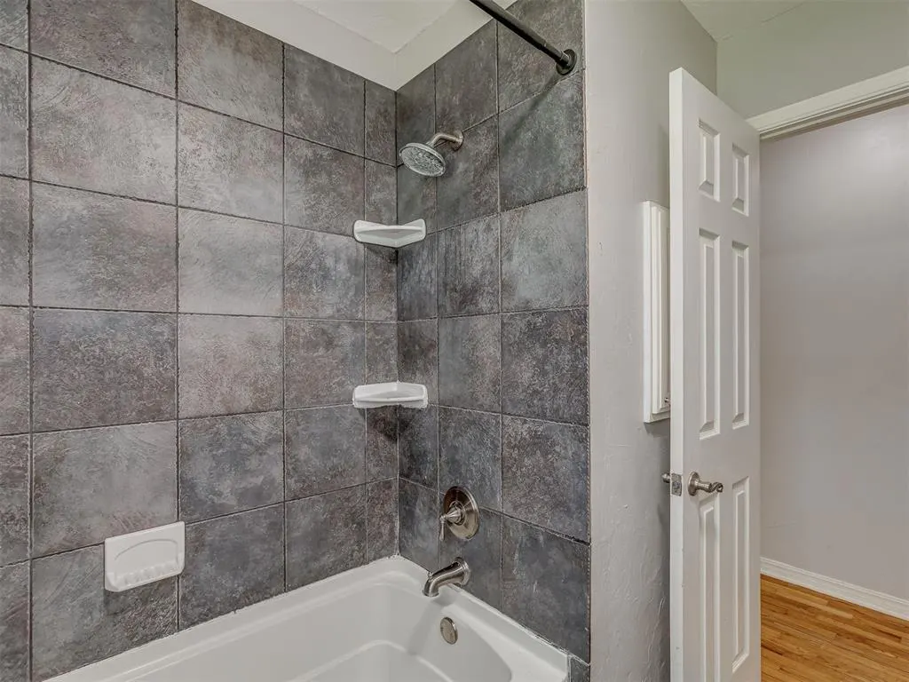 Photo 21 — 300 N Fretz Avenue, Edmond, OK 73003