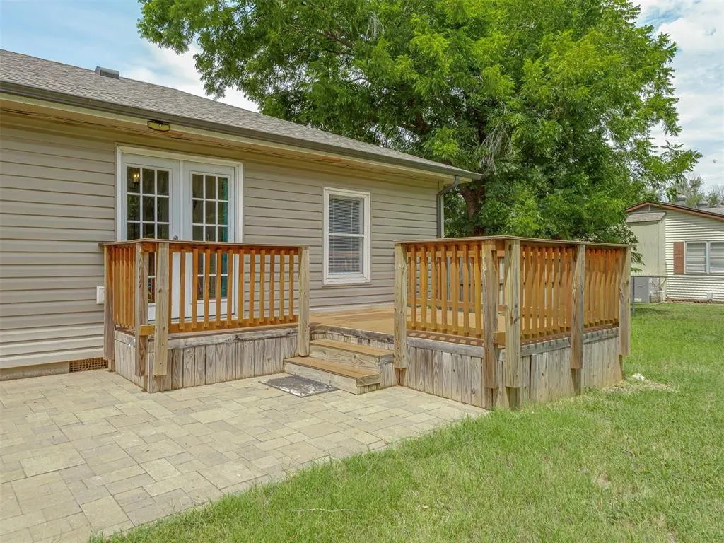 Photo 24 — 300 N Fretz Avenue, Edmond, OK 73003