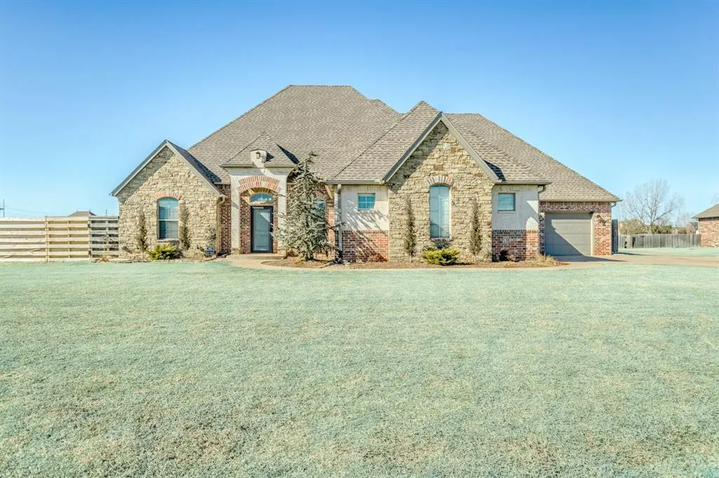 Front exterior — 221 Stephany Drive, Piedmont, OK 73078