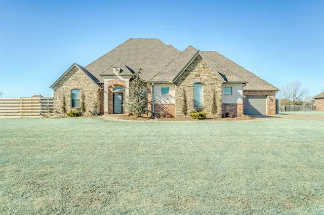 Front exterior — 221 Stephany Drive, Piedmont, OK 73078