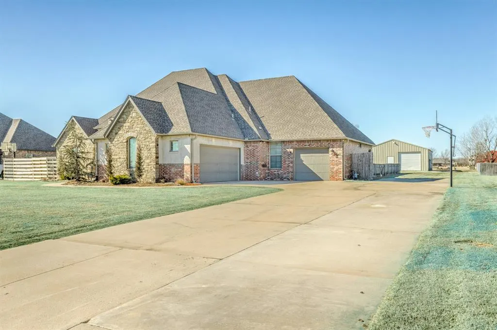 Photo 2 — 221 Stephany Drive, Piedmont, OK 73078