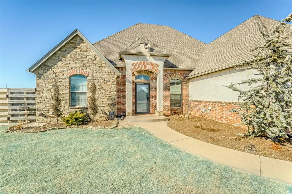Photo 3 — 221 Stephany Drive, Piedmont, OK 73078