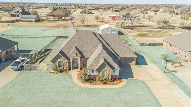 Photo 4 — 221 Stephany Drive, Piedmont, OK 73078