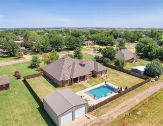 Sold home at 316 W Lakeview Drive