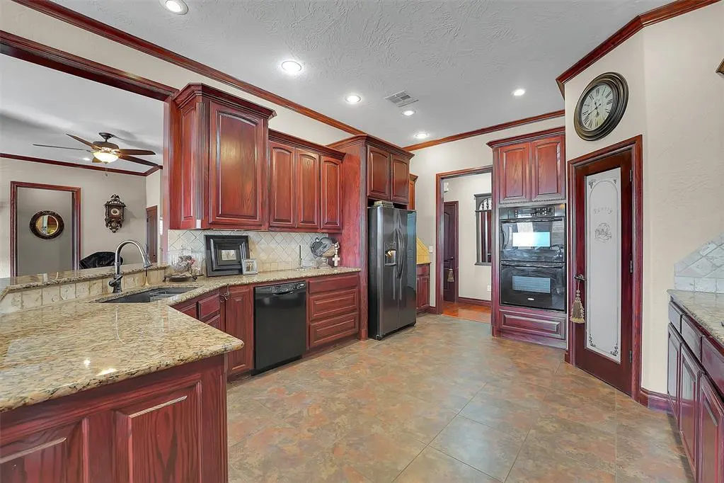 Photo 11 — 316 W Lakeview Drive, Elk City, OK 73644