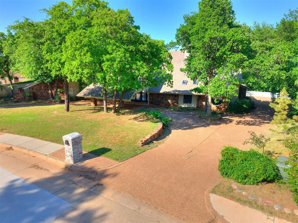 Photo 5 — 913 Oak Tree Drive, Edmond, OK 73025