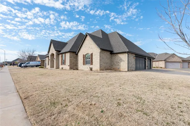 Photo 4 — 11809 Dunbar Court, Oklahoma City, OK 73162