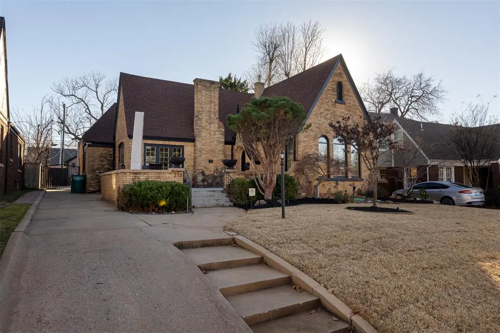 Photo 2 — 216 NW 33rd Street, Oklahoma City, OK 73118