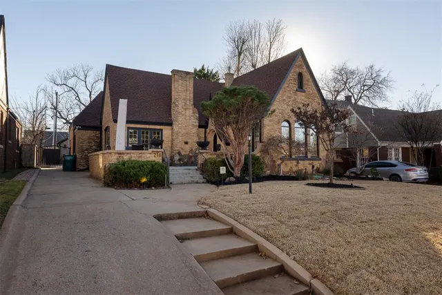 Photo 2 — 216 NW 33rd Street, Oklahoma City, OK 73118