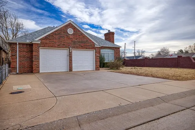 Photo 2 — 1219 Regency Court, Kingfisher, OK 73750