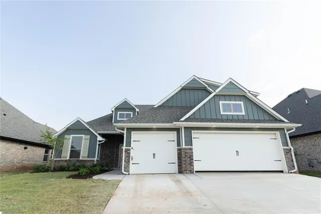 Photo 2 — 9209 NW 86th Street, Yukon, OK 73099