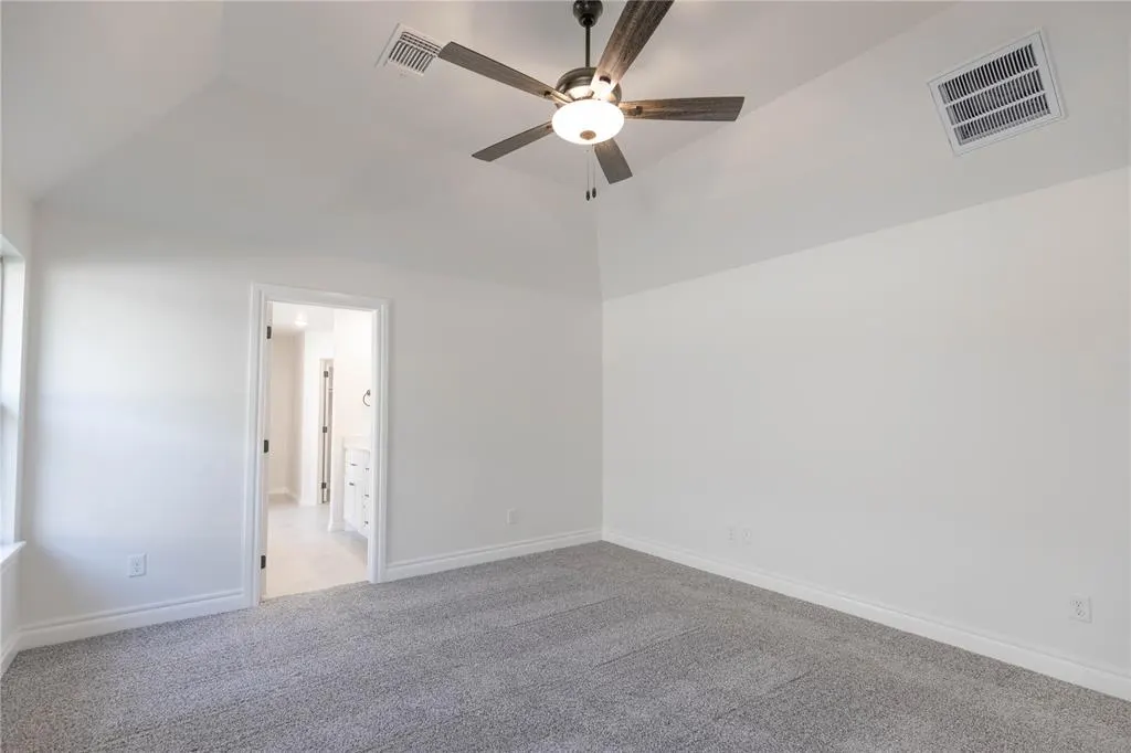 Photo 7 — 9209 NW 86th Street, Yukon, OK 73099