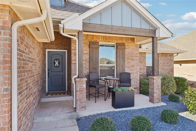 Photo 3 — 1405 N Storybrook Terrace, Mustang, OK 73064