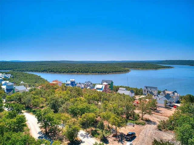 Photo 2 — 129 Lower Greenway, Carlton Landing, OK 74432