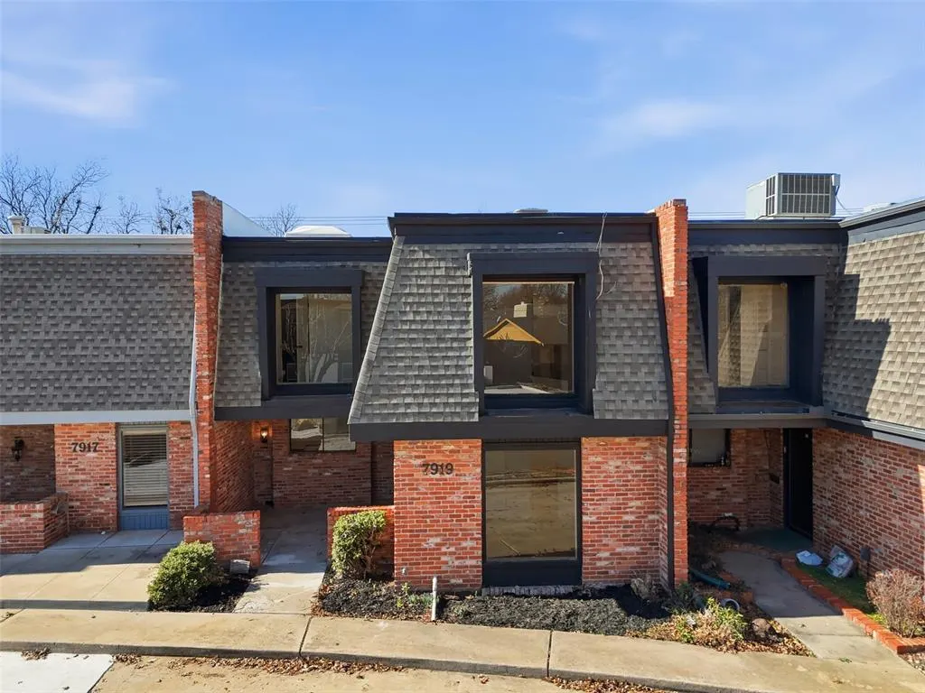 Photo 6 — 7919 Lakehurst Drive, Oklahoma City, OK 73120