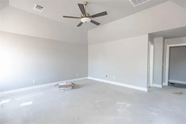 Photo 6 — 9217 NW 86th Street, Yukon, OK 73099