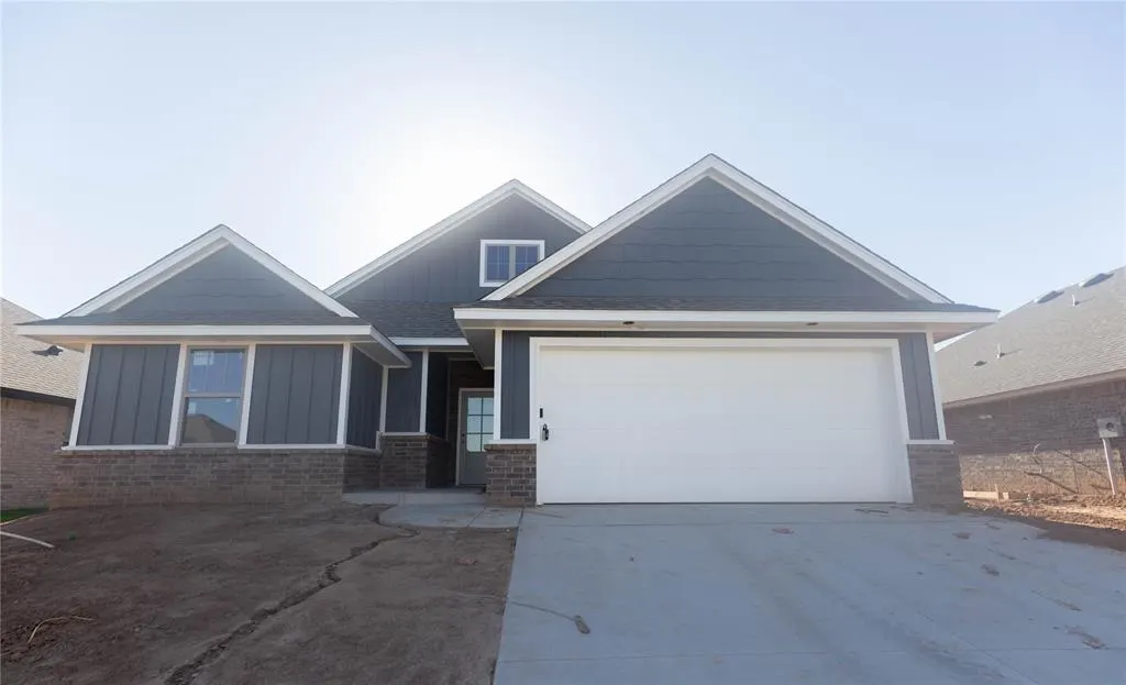 Photo 2 — 8712 Poppey Place, Yukon, OK 73099