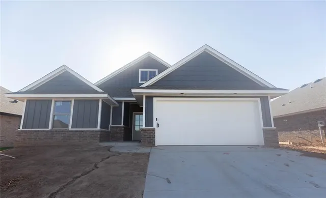 Photo 2 — 8712 Poppey Place, Yukon, OK 73099