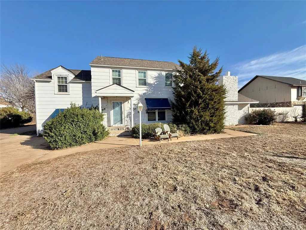 Photo 2 — 1504 N Hudson Street, Altus, OK 73521