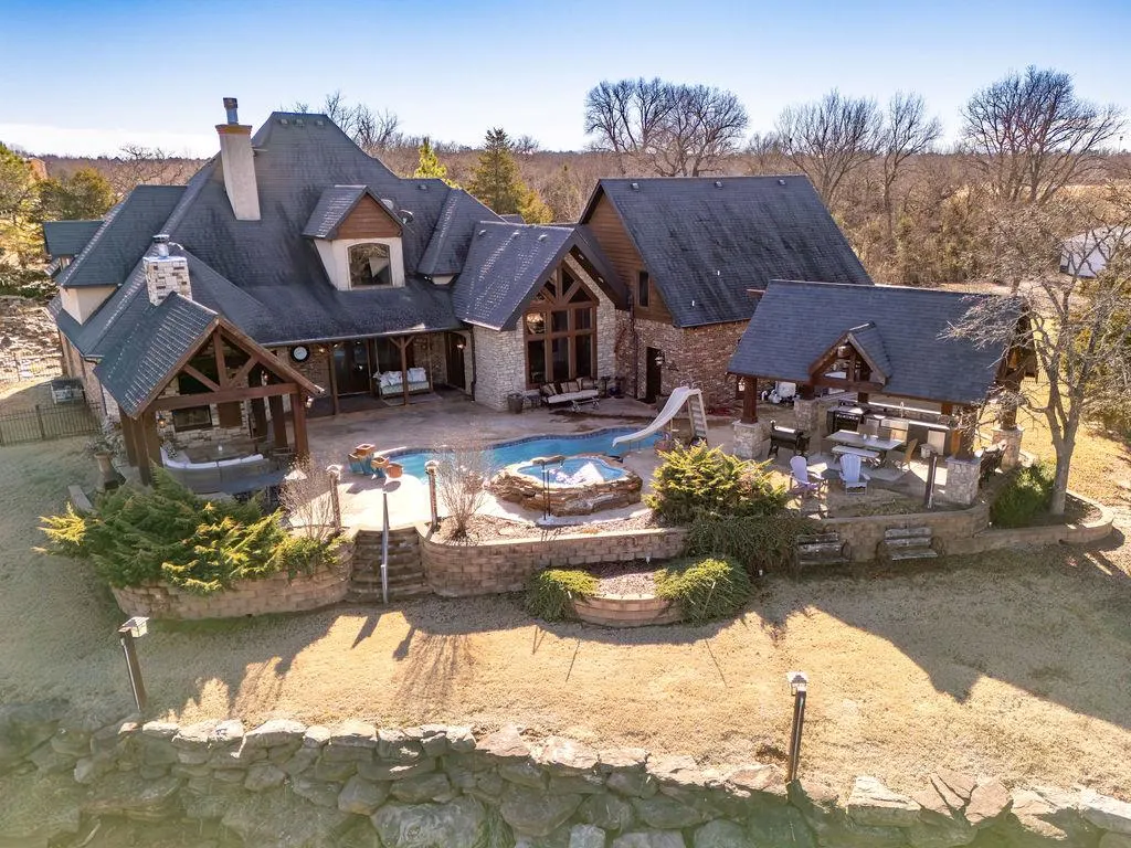 Photo 2 — 2205 Copper Creek Lane, Shawnee, OK 74804