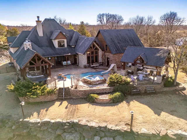 Photo 2 — 2205 Copper Creek Lane, Shawnee, OK 74804