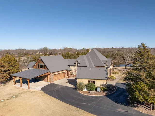 Photo 3 — 2205 Copper Creek Lane, Shawnee, OK 74804
