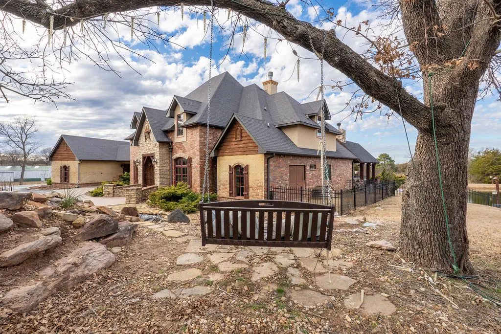 Photo 4 — 2205 Copper Creek Lane, Shawnee, OK 74804