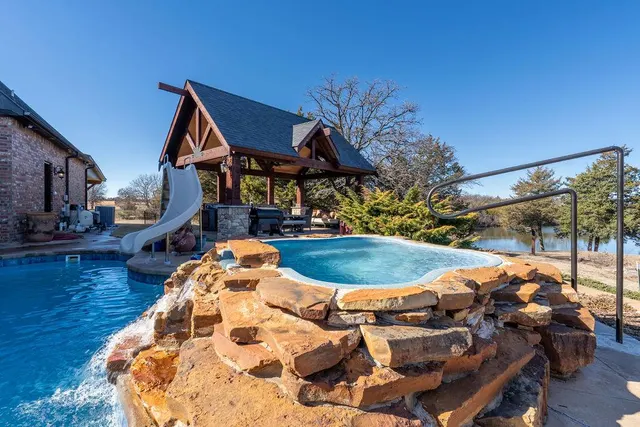 Photo 7 — 2205 Copper Creek Lane, Shawnee, OK 74804