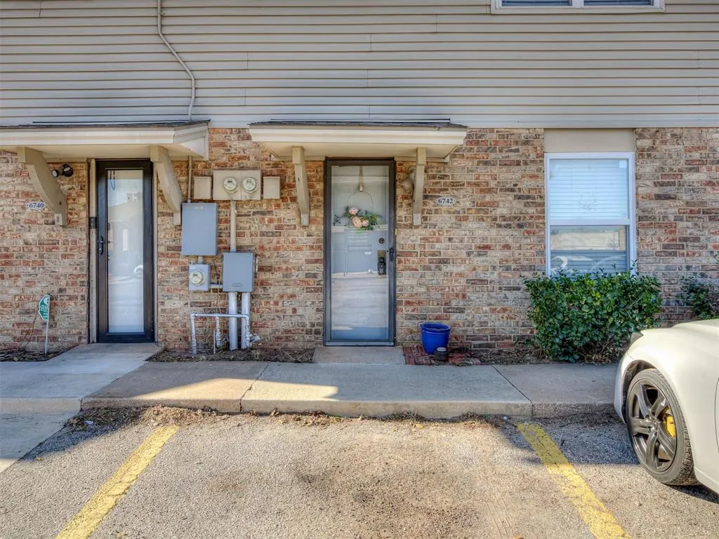 Photo 5 — 6742 N Meridian Avenue, Oklahoma City, OK 73116