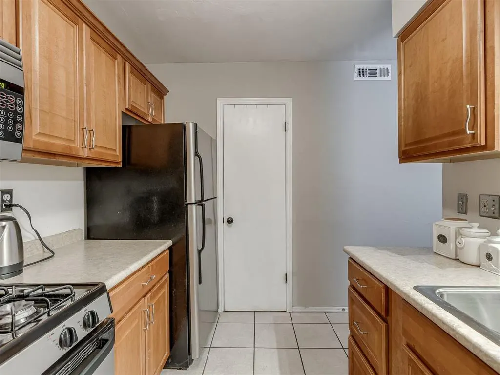 Photo 7 — 6742 N Meridian Avenue, Oklahoma City, OK 73116