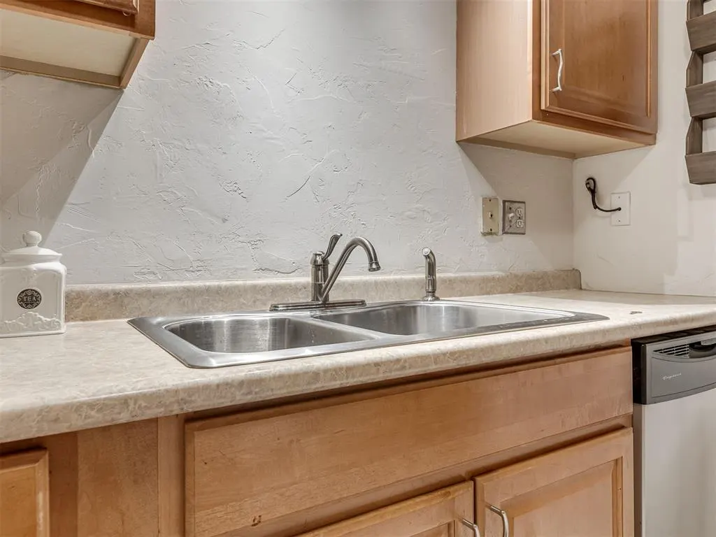 Photo 11 — 6742 N Meridian Avenue, Oklahoma City, OK 73116