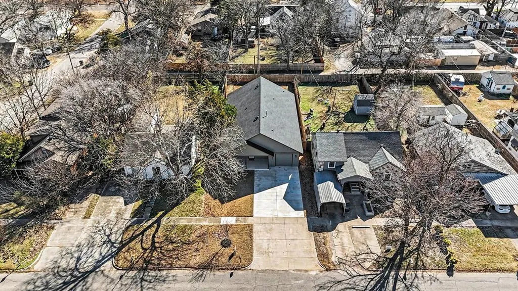 Photo 2 — 622 E Gray Street, Norman, OK 73071