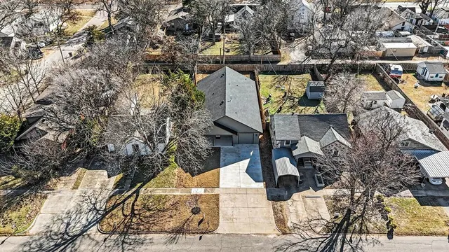 Photo 2 — 622 E Gray Street, Norman, OK 73071