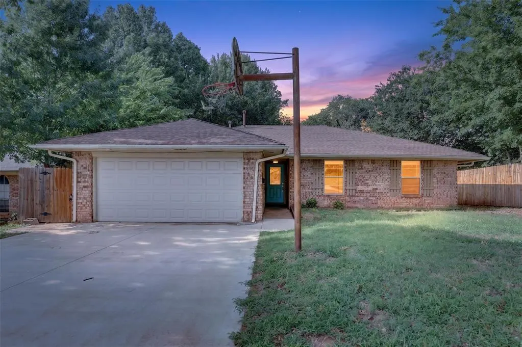 Front exterior — 1015 Crown Drive, Edmond, OK 73034