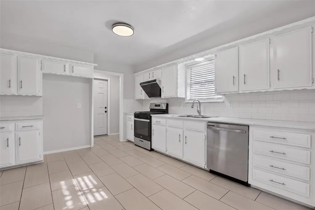 Photo 11 — 1015 Crown Drive, Edmond, OK 73034
