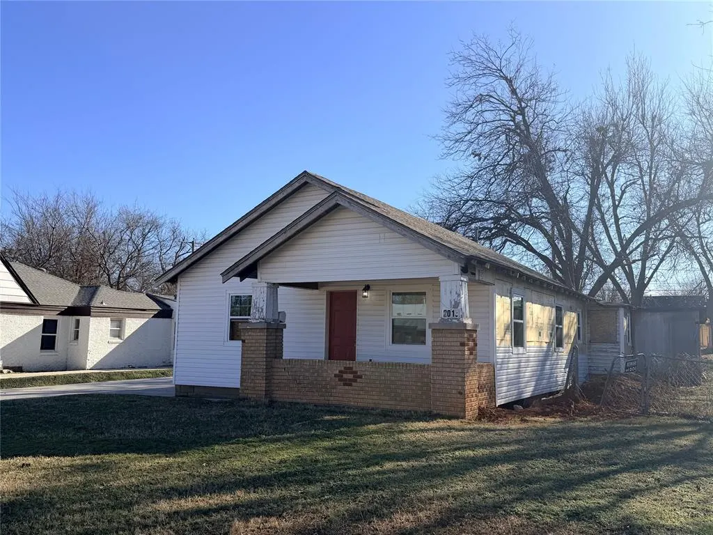 Photo 2 — 2016 NW 29th Street, Oklahoma City, OK 73106