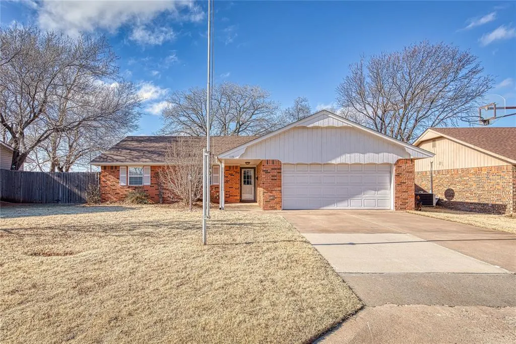 Front exterior — 119 Mockingbird Lane, Elk City, OK 73644