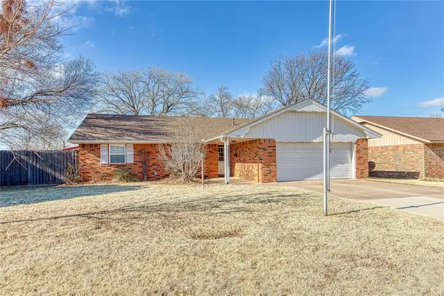 Photo 2 — 119 Mockingbird Lane, Elk City, OK 73644